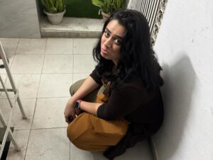 Girija Oak Instagram - चाँदनी रातें. कहानी नास्तेंका और दीवाने की. या कहें कि तमाम दीवानों की.
यारा @girijaoakgodbole का नाटक दिलदारा गुंजन और दोस्तों संग देखा.जश्न मनाया. केंद्रीय किरदार की आफ्टर लाइफ थकान भी देखी. रंगमंच के रंग देखे और प्रिय कवि नरेश सक्सेना जी से मिला. पूर्वा नरेश, उनकी बेटी इस नाटक की लेखक और निर्देशक हैं.