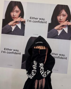 Giselle Instagram - 이더앤 한국도 온다ㅏ🖤 @eitherand_official @eitherand_jp 😏 #이더앤 #eitherand
