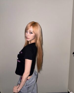 Giselle Instagram - orange ting