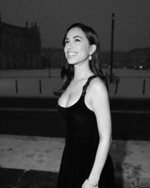 Gizem Emre Instagram - With you, I feel strong