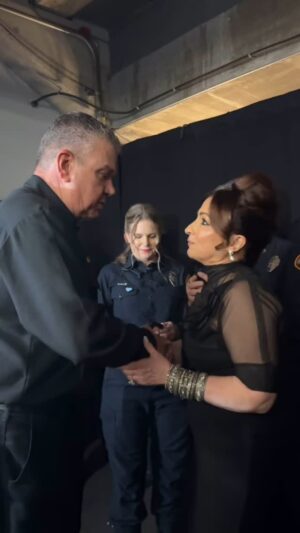 Gloria Estefan Instagram - #GloriaEstefan thanking first responders backstage at the #GRAMMYs for their bravery and dedication for risking their lives to protect ours. ❤️