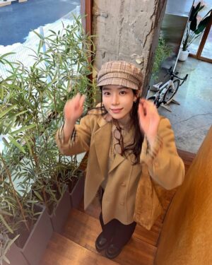 Ha Da-in Instagram - 🤎🐻🙂🐻🤎