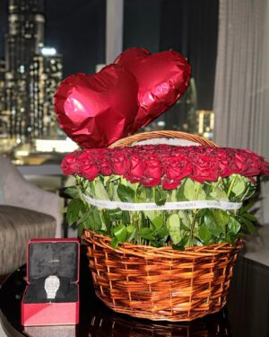 Hagda Prata Instagram - Mais um Valentine’s day ao seu lado, o 4º de muitos que ainda virão 💘 E como nós sempre brincamos, todos os dias é Valentin’s day pra gente e essa data chega até a ser banal. Mas isso não significa que eu abro mão do meu presente 😂 Como todo brasileiro já sabe, uma coisa é uma coisa e outra coisa é outra coisa. Te amo ma vie ♥️ @maximadam_