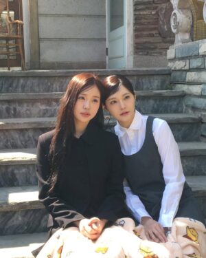 Han Chae-kyung Instagram - 체리자매🍒💝라 부르지만 제 딸이고 제가 젤 사랑하고요 제껍니다 부럽죠?😏