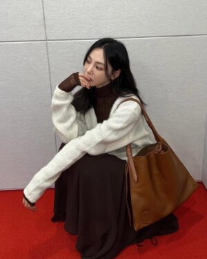 Han Ji-eun Instagram - 👠 💄💋 #christianlouboutin