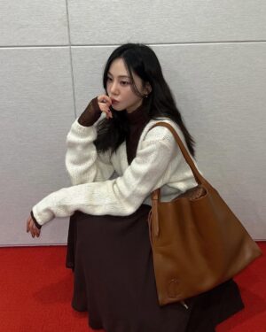 Han Ji-eun Instagram - 👠 💄💋 #christianlouboutin