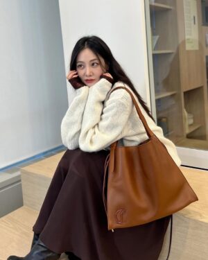 Han Ji-eun Instagram - 👠 💄💋 #christianlouboutin