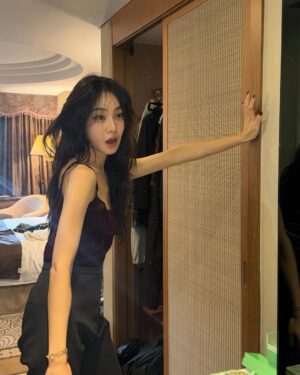 Han Ji-eun Instagram - 🥀