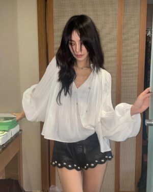 Han Ji-eun Instagram - 🥀
