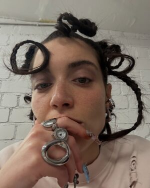 Hande Yener Instagram - mecmualık işler 🧟‍♂️