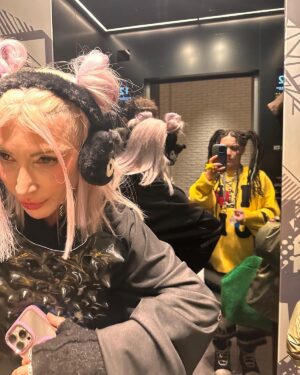 Hande Yener Instagram - mecmualık işler 🧟‍♂️