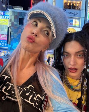 Hande Yener Instagram - mecmualık işler 🧟‍♂️