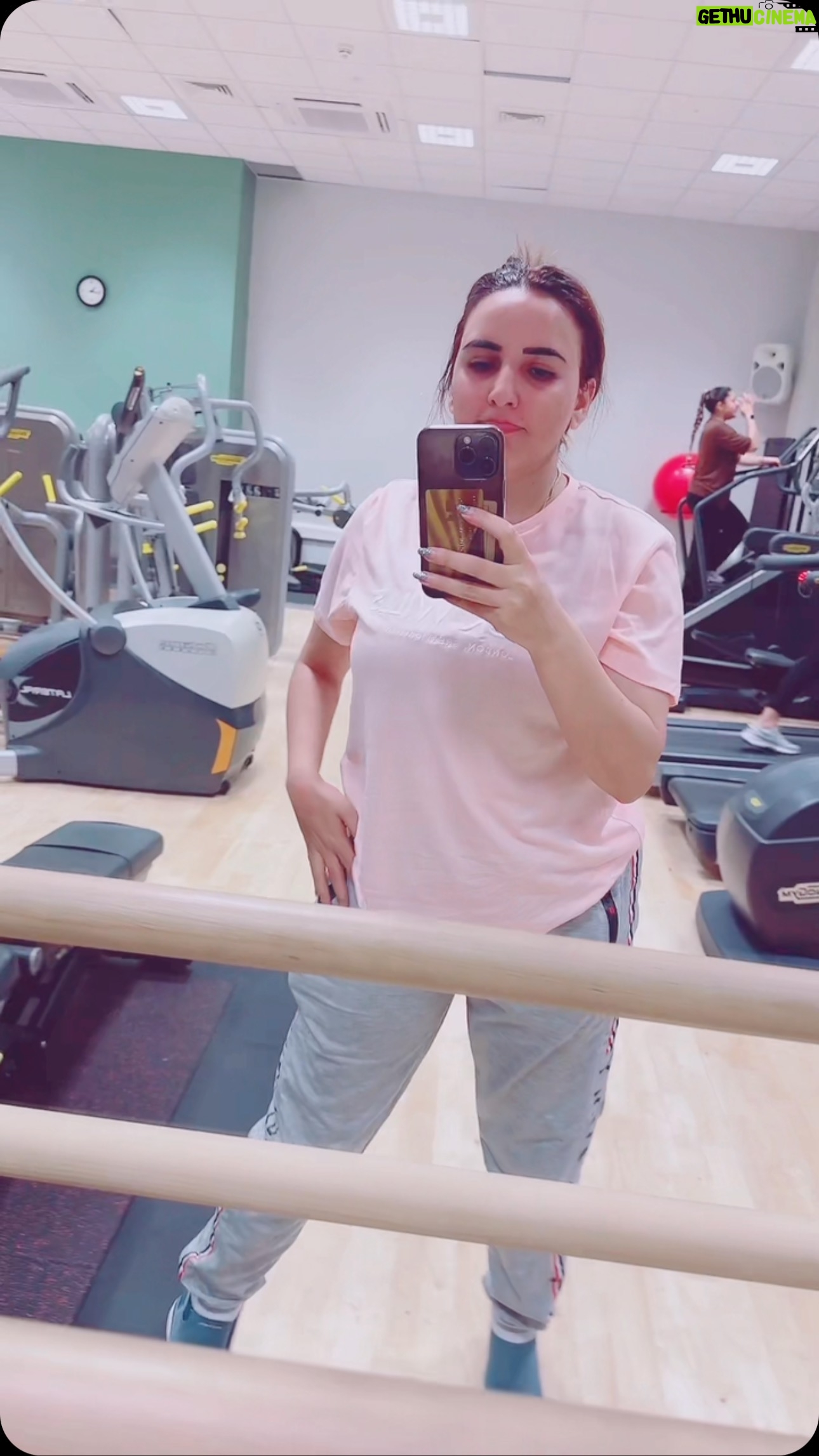 Hareem Shah - 4.5K Likes -