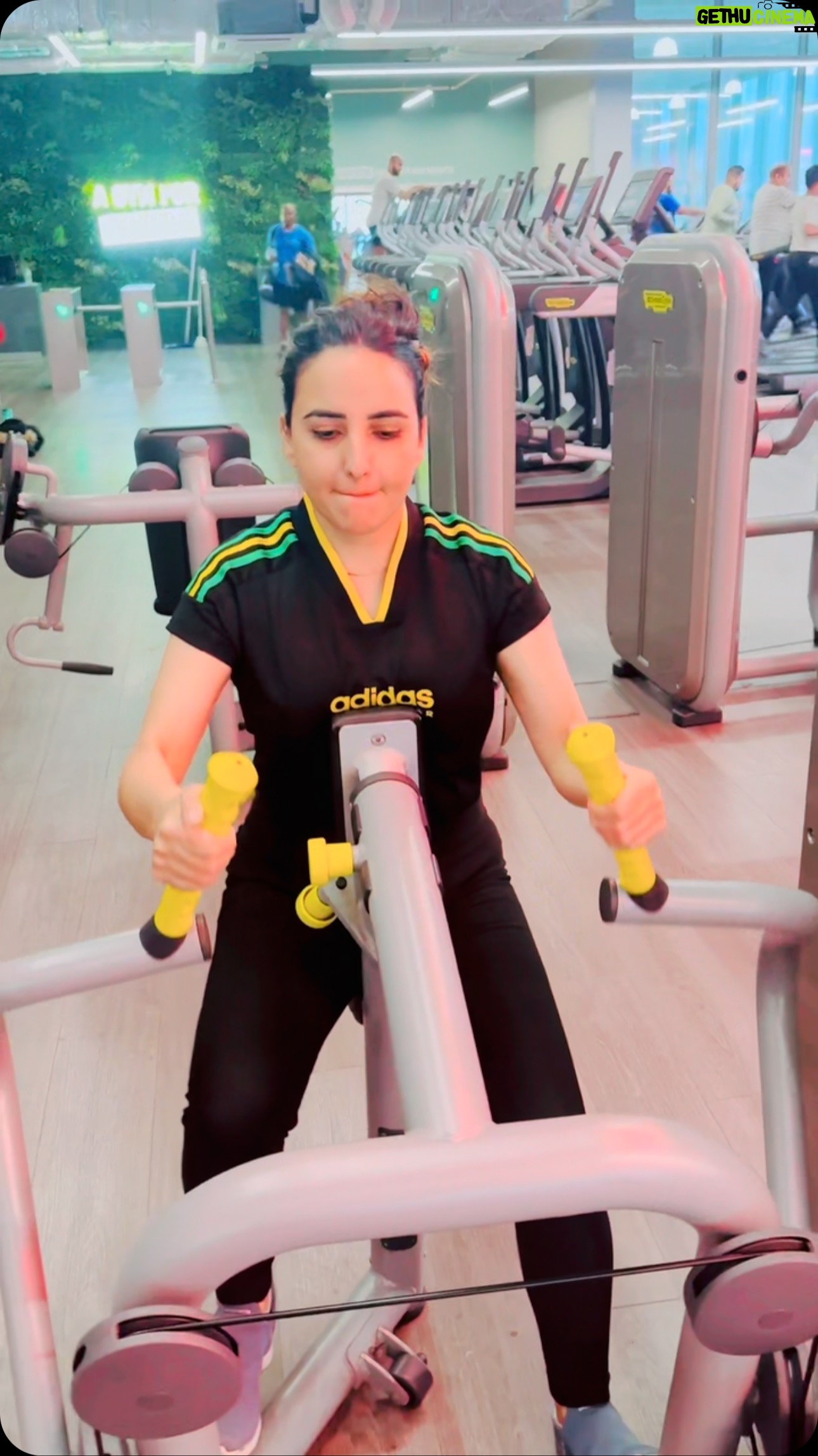 Hareem Shah - 1.1K Likes -