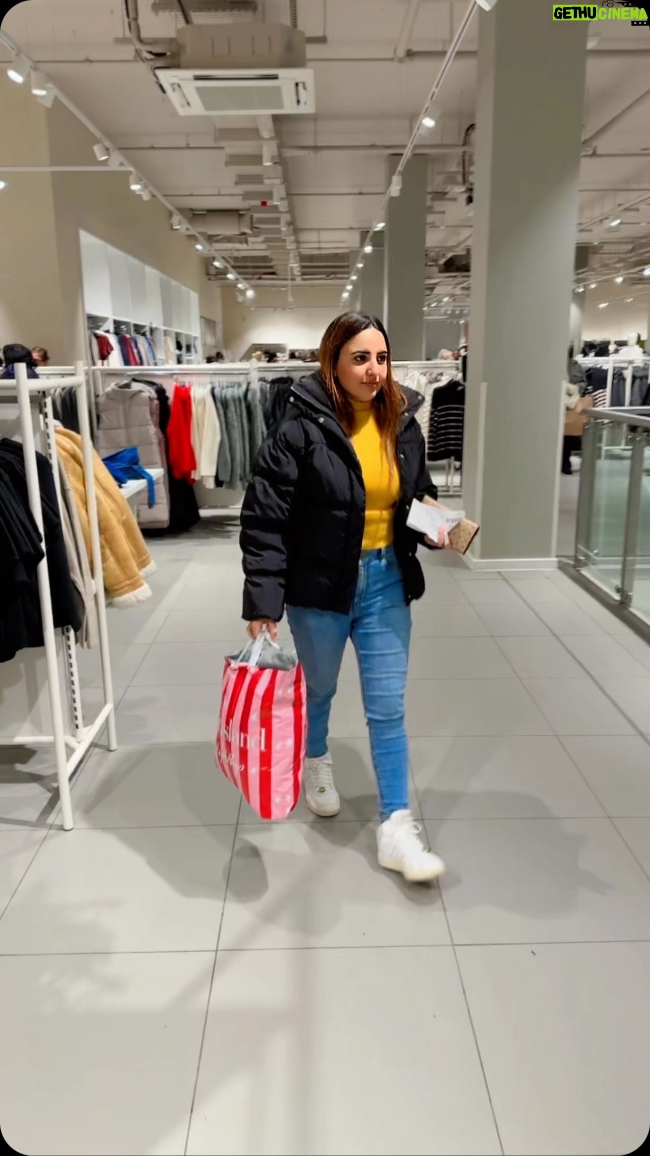 Hareem Shah - 4.6K Likes -
