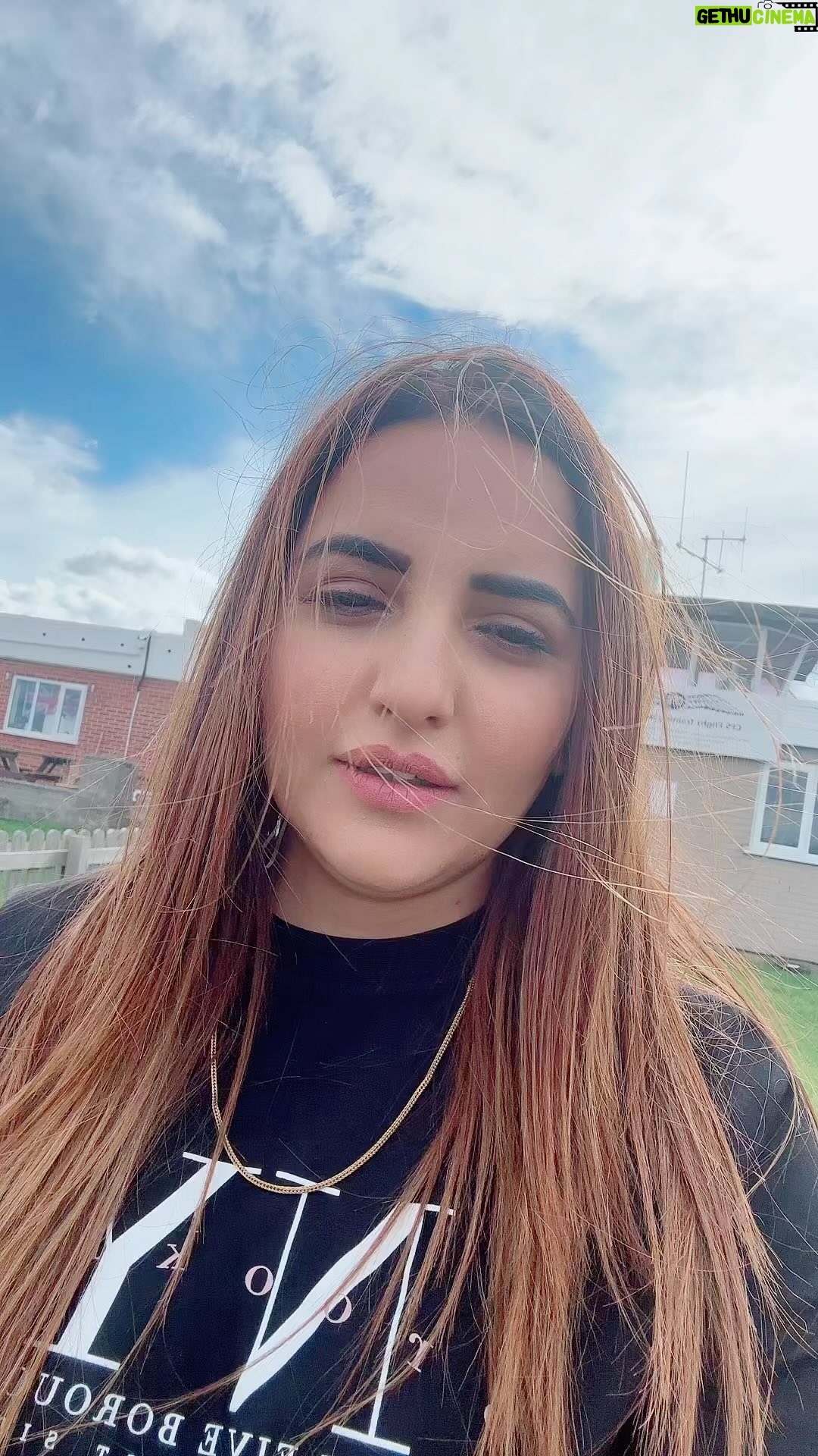 Hareem Shah - 1.7K Likes -