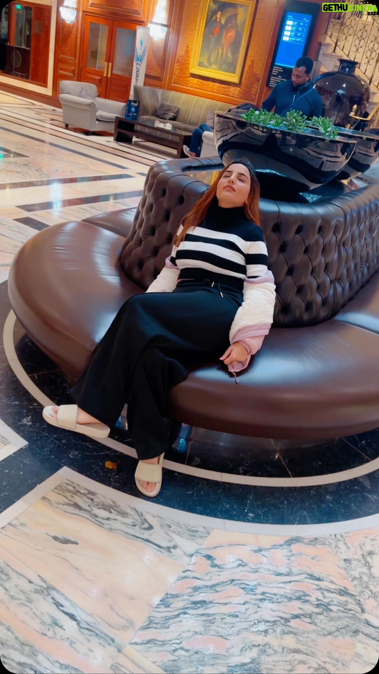 Hareem Shah - 898 Likes -