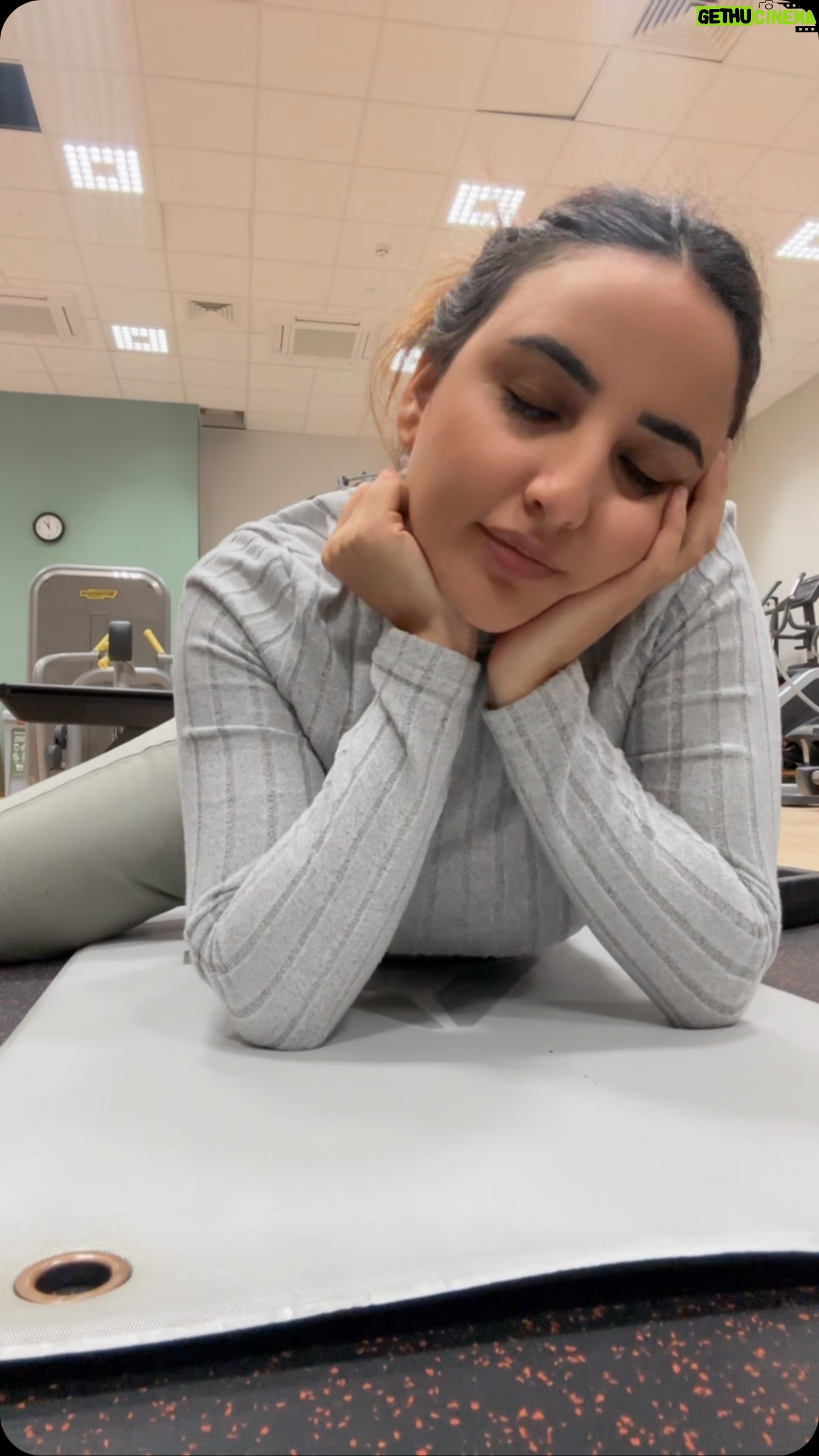 Hareem Shah - 1.8K Likes -