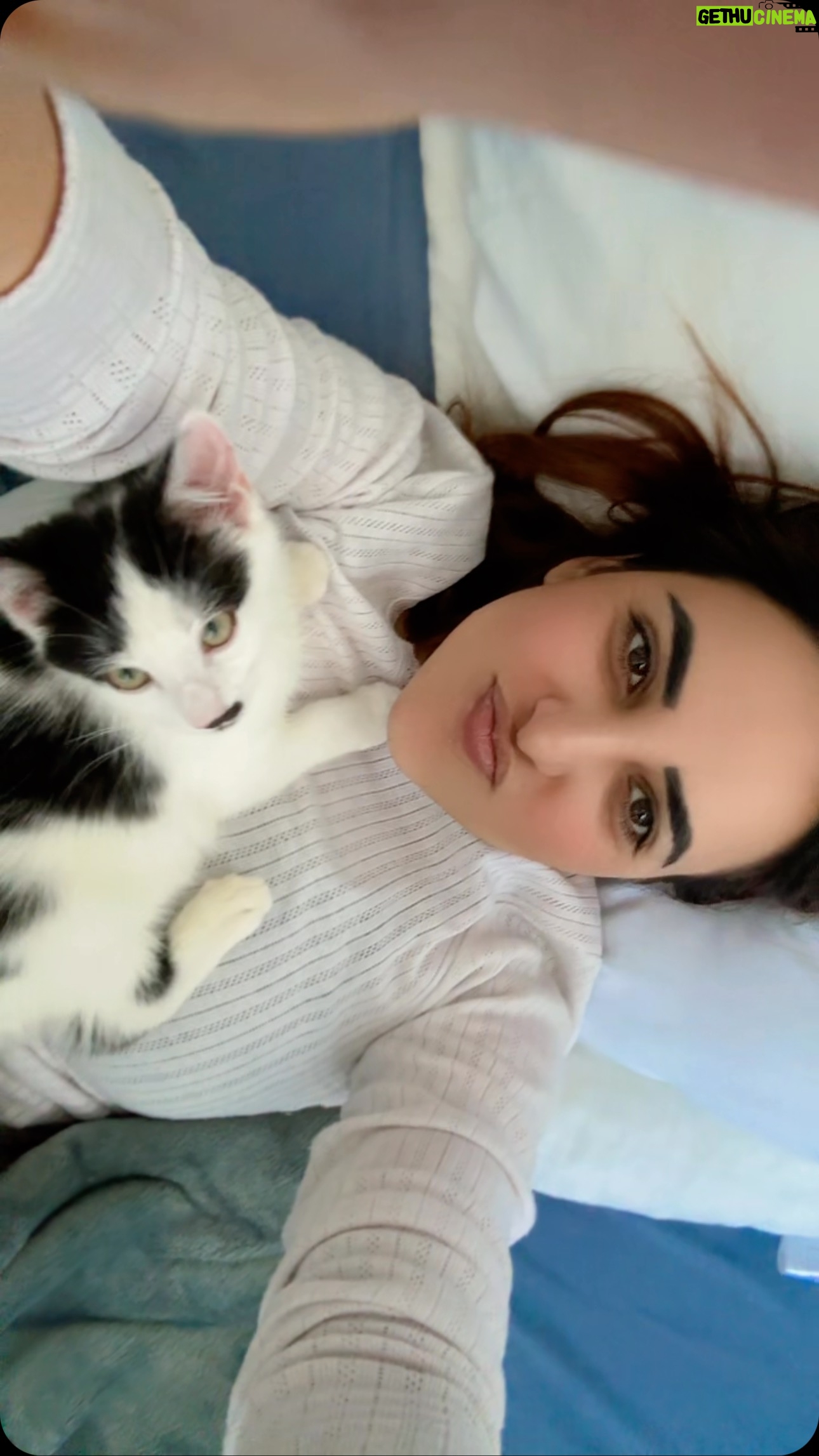 Hareem Shah - 1K Likes -