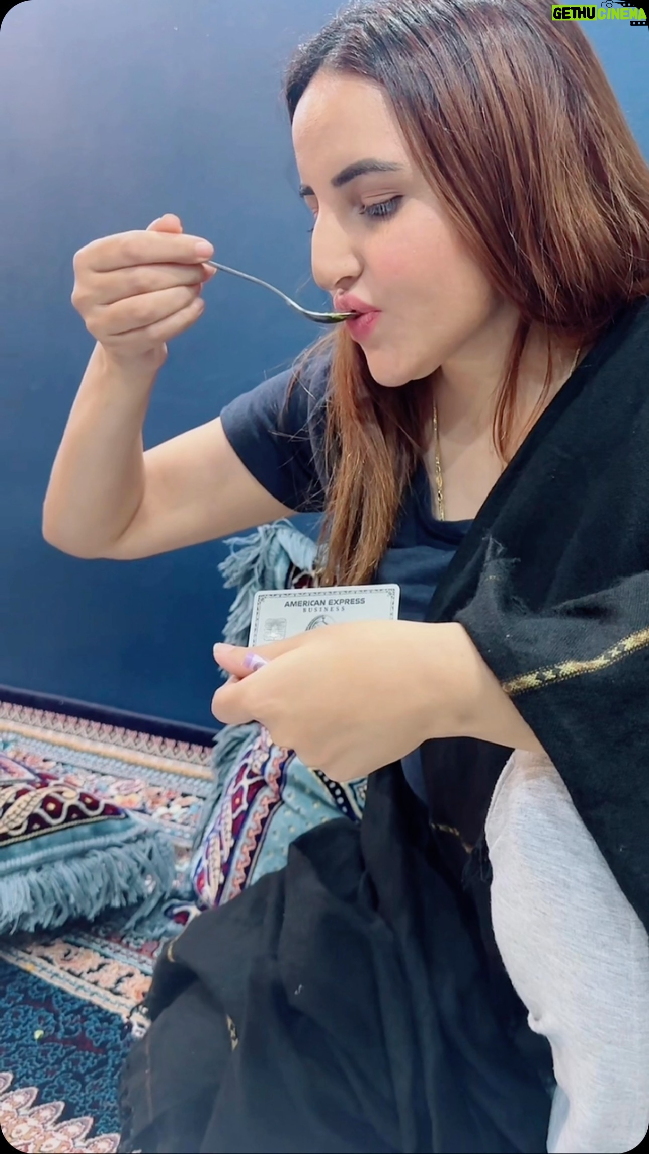 Hareem Shah - 2.3K Likes -