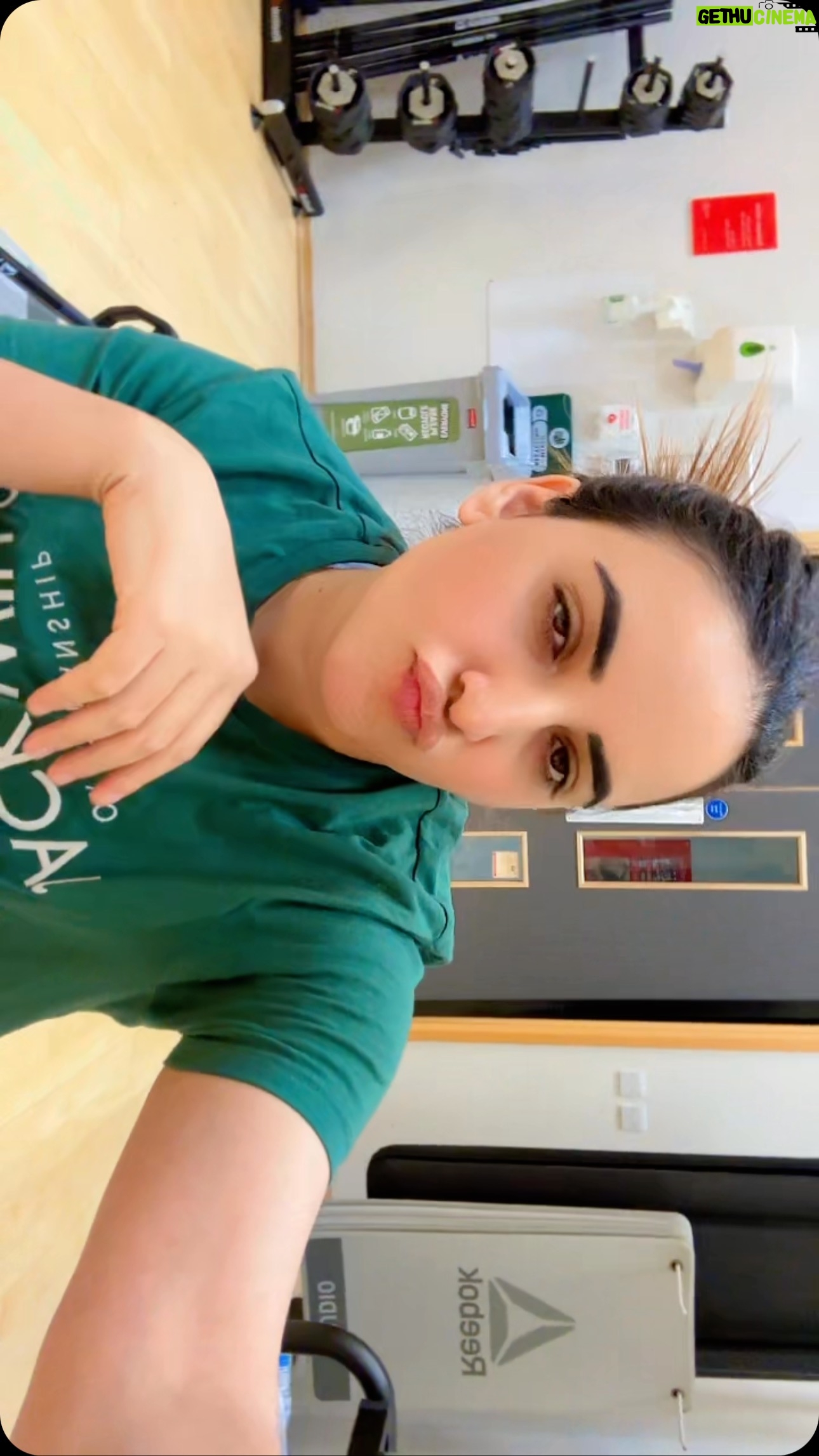 Hareem Shah - 1.3K Likes -