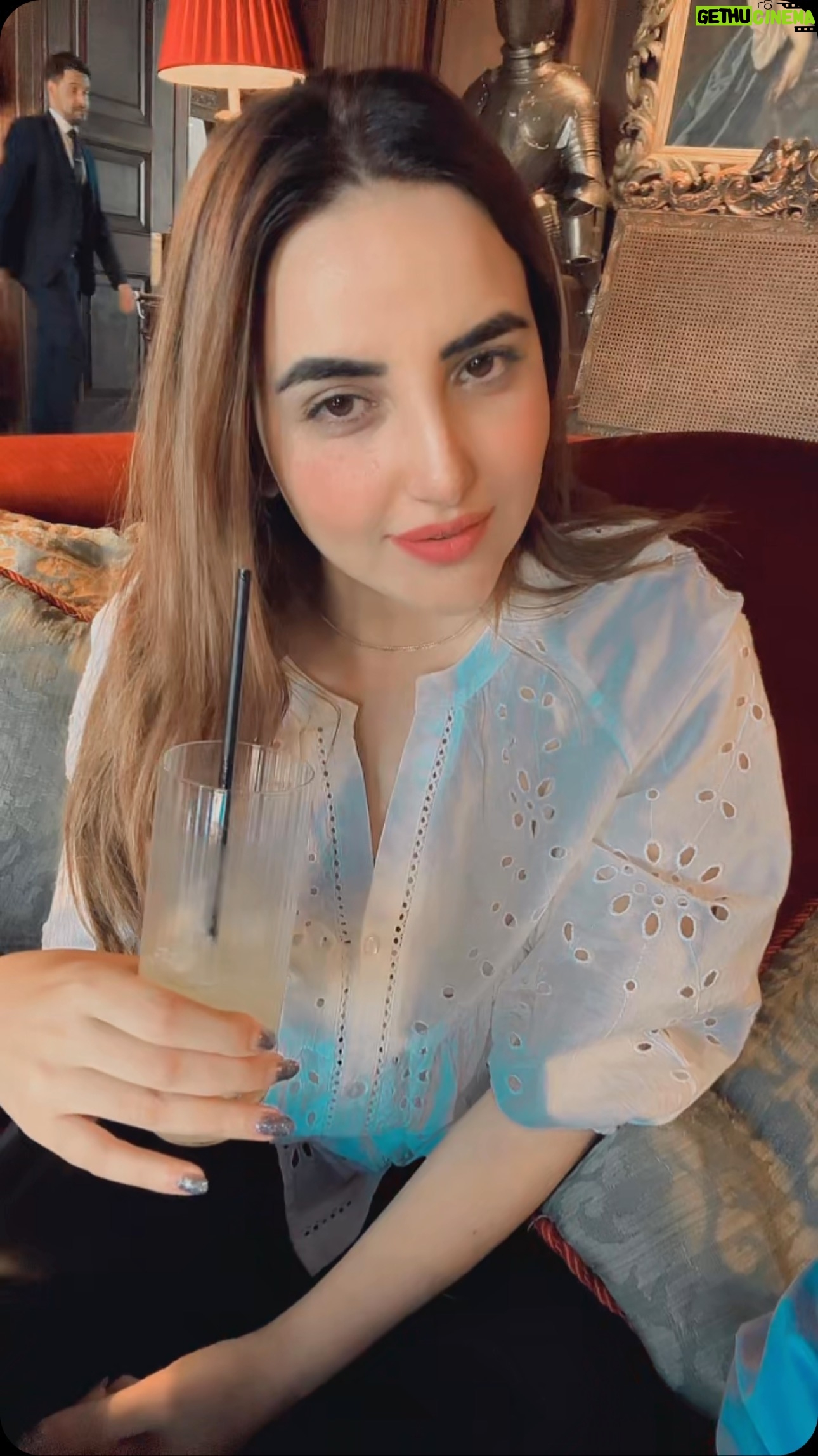 Hareem Shah - 2.1K Likes -