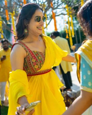 Hari Teja Instagram - Haldi 🌻💛🌼 

Memories for life… family is everything 🥰🥰 

Chelli Pelli ❤️ 

Thanks a lot @laxmi_design_studio_usa for creating a beautiful combination outfits for me Deepu n papa 💛 we absolutely loved ur work …. 

#haldiceremony #family #happiness #celebration #photographylovers ❤️❤️ 

PC: @krishnatejah 🌼🌼