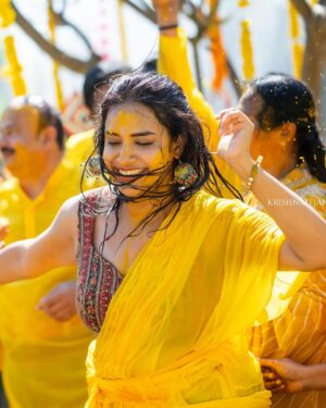 Hari Teja Instagram - Haldi 🌻💛🌼 

Memories for life… family is everything 🥰🥰 

Chelli Pelli ❤️ 

Thanks a lot @laxmi_design_studio_usa for creating a beautiful combination outfits for me Deepu n papa 💛 we absolutely loved ur work …. 

#haldiceremony #family #happiness #celebration #photographylovers ❤️❤️ 

PC: @krishnatejah 🌼🌼