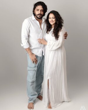 Hariprriya Instagram - To the new beginings..!!❤️🤍

Styled by - @savitha_reddy 
Gown by - @nitara_labelbyreshmasingh 
Captured by - @team_amstudio 

#simhapriya #family #love #parenting #life