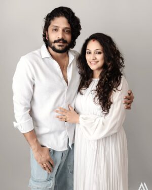 Hariprriya Instagram - To the new beginings..!!❤️🤍

Styled by - @savitha_reddy 
Gown by - @nitara_labelbyreshmasingh 
Captured by - @team_amstudio 

#simhapriya #family #love #parenting #life