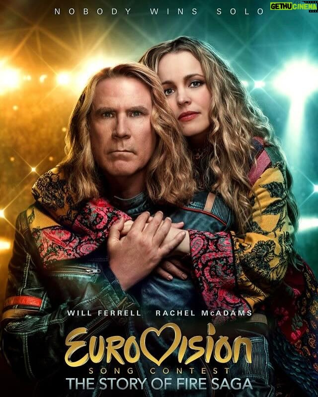 Hazel Brugger - 32.5K Likes - Jetzt ist es endlich 100% safe und öffentlich: Michelle, Sandra und ich moderieren den ESC 2025 in Basel! ❤️ Für mich geht damit ein Traum in Erfüllung. Ich denk mir immer wieder „oh Gott, ich komme aus einem kleinen Schweizer Dorf, wo jede jeden kennt und jetzt darf ich einfach Europas größte Show moderieren“ 😳 Danke, @nemothings , dass du den ESC nach Hause geholt hast!
Mir ist erst beim Film „Eurovision“ (mit einem meiner Lieblings-Comedians Will Ferrell) aufgefallen, wie lustig und weird und spektakulär der ESC für non Europeans sein muss, weil er für mich einfach immer schon dazugehört. Ich liebe es, wie für ein paar Wochen im Jahr Künstler:innen eine Stimme gegeben wird, die ich sonst nicht hören würde, ich liebe die ESC-Fans und ich liebe die Offenheit und Liebe, für die der Contest steht 💗
Fun Fact: Thomas und ich haben das Filmplakat mit unseren reinkopierten Gesichtern damals als Profilfoto für einen unserer ersten gemeinsamen Kanäle verwendet.
Anderer Fun Fact: Das ESC-Finale schauen mit rund 160 Millionen Zuschauer:innen mehr Leute als den Superbowl. Einfach Wahnsinn. Ich hab auch mal irgendwo 170 Millionen gelesen, woanders stand 200 Millionen. Keine Ahnung, das sind einfach wirklich sehr viele Millionen Leute.
Ich freu mich jetzt erstmal darauf, ganz viele „Hausaufgaben“ zu machen und mir nochmals alle Highlights der letzten 68 Ausgaben anzuschauen. Da ich eh total zu Ohrwürmern neige und diese zuhause auch immer laut raussinge, werden es für meine Familie akustisch sehr intensive vier Monate. 🪱
Ich freue mich auf die Herausforderungen und Vorbereitungen, auf die intensive Zeit mit Sandra und Michelle - und danke schonmal allen, die bei der Entscheidungsfindung irgendwie beteiligt waren, für das Vertrauen. Äh, ich meine natürlich: Ich gratuliere Ihnen zu Ihrem guten Geschmack 😛