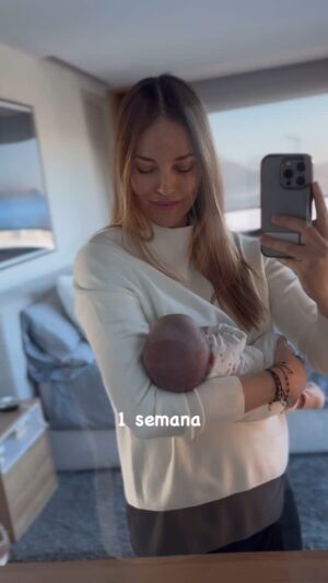 Helen Lindes Instagram - La espera se ha hecho larga pero… ¡¡por fin estás aquí!! Primera semana de vida de Anais… la mejor semana de todas 💗 
#seacabolacuentaatras #postparto #primerasemanadevida