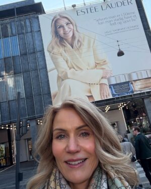 Helle Thorning-Schmidt Instagram - Too much? Nah, didn’t think so. Had to get this in on the last leg of the @esteelaudernordic campaign. It’s been so much fun and with a great message. You don’t have to become invisible, less curious or have less fun just because you get older. Rather the opposite. Also had fun with passer-bys when I took this ridiculous photo. Perhaps it’s about not taking ourselves too seriously 😊😊❤️❤️