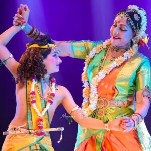 Hema Malini Instagram - Ever grateful to Pt. Hariprasad Chaurasia Ji for inviting me to perform at the Vrindaban Mahotsav on 14th March at Bhubaneshwar.  performance included glories of Mother Lakshmi, Shiv Ji, the kritis on Jagannath Ji by Oriya poet Shalabeg and Tulsidas in Hanuman which ended with a number of Chaitanya Mahaprabhu.
Venue:  Rabindra Mandap

@pthariprasadchaurasia @vrindabangurukul 

#vrindabanmahostav2025 #bhubaneshwar #danceprogram #dance