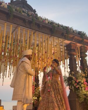 Hemal Ingle Instagram - What my birthday looked like 🫰🏼 
Surrounded by my family and friends in Goa celebrating @rishabh__mutha and @shreyabrijwasi95’s wedding. It was filled with love, laughter and a lot of fun. Thank you you all for all the lovely messages, stories and posts, my heart is full ❤️ and the biggest thank you to @raunak15 for always making my life 20,000 times better by just being in it and by doing all the special things you do for me ❤️