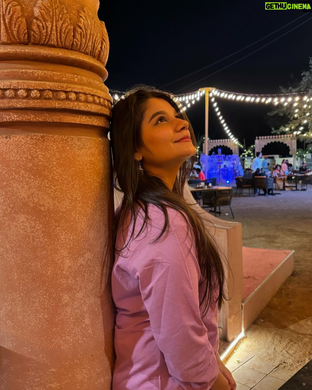 Hetal Gada - 5.2K Likes - Slide mein last wala picture dekho jaldi!