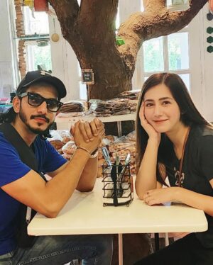 Hiba Aziz Instagram - Sunday ? No 
Funday :) 
with this man 💜