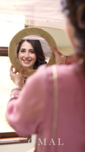 Hiba Aziz Instagram - PARNIYA (Pre-Order)✨

Photographer: @afqfilmer
Videographer: @laibamadniphotography
MUA: @hussainkazimmua 
Muse: @hibbaay
Location : @tmhlocation 

#Parniya #Zaaviya #Omal #OmalbyKomal #OmalGirls #FestiveCollection #HamjoliFestiveEdit #KomalAzizKhan #HibbaAziz