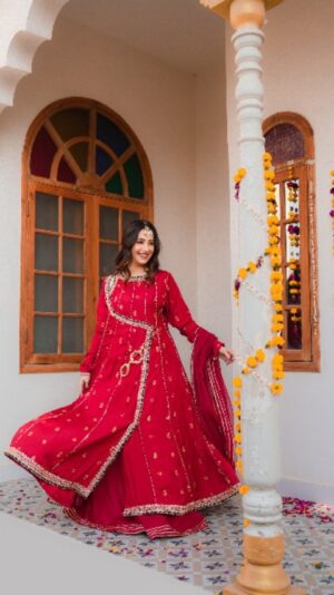 Hiba Aziz Instagram - Dazzle in our latest launch “SHAADI WALA GHAR” this wedding season. 
Featuring our favourite  @hibbaay 
Be ready to steal the spotlight and make a statement. Your perfect look awaits! ✨