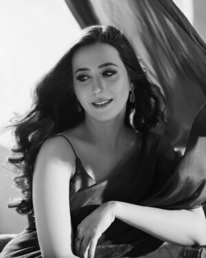Hiba Aziz Instagram - I’m convinced that there can be luxury in simplicity 

Feels like #the90s
