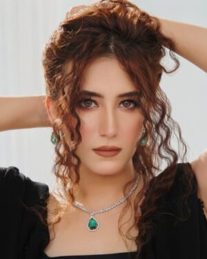 Hiba Aziz Instagram - Sweven 🔮

 📸 @yasser.sadiq_ @yamfashionstudios 

💄 @adeel.sahir.31 
 
👑 @rabiabasry