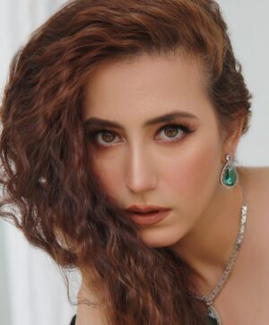 Hiba Aziz Instagram - Sweven 🔮

 📸 @yasser.sadiq_ @yamfashionstudios 

💄 @adeel.sahir.31 
 
👑 @rabiabasry