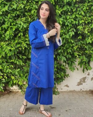 Hina Javed Instagram - Be a girl with a mind,a woman with attitude, a lady with class💙🤍💚 Rija
Dress @mahamunawarkhan
 @arydigital.tv @sixxsigmaplus #hinajaved