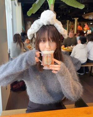 Hirona Yamazaki Instagram - ✨🦉🪄🧙
先日、頭にヘドウィグを乗せて
魔法界を散策してきました。
次の休みはハリポタ&ファンタビを
一気見することを決めました。
はっぴーばれんたいんっ💘
#計8時間くらいいた
#全然まだいれた
#私の推しはニュートとセドリックです
#ハリーポッタースタジオツアー 
#harrypotter 
#studiotourtokyomakingofharrypotter