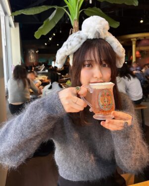 Hirona Yamazaki Instagram - ✨🦉🪄🧙
先日、頭にヘドウィグを乗せて
魔法界を散策してきました。
次の休みはハリポタ&ファンタビを
一気見することを決めました。
はっぴーばれんたいんっ💘
#計8時間くらいいた
#全然まだいれた
#私の推しはニュートとセドリックです
#ハリーポッタースタジオツアー 
#harrypotter 
#studiotourtokyomakingofharrypotter