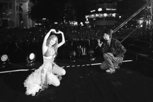 Hoang Thuy Linh Instagram - Hạnh phúc và trân quý mỗi giây phút cùng khán giả thân yêu, cùng những người anh em đồng đội kề vai sát cánh đón chào năm mới 2025!!!🙏
Happy New Year!!! ☀️🎉🎊

Outfit by Giang Thảo / Minh Tuấn
Photo by Hải Nguyễn
Makeup by Hiwon team
Stylist by Hoàng Ku team