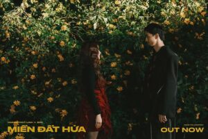Hoang Thuy Linh Instagram - MIỀN ĐẤT HỨA [OUT NOW]

Cảm ơn anh Đen, em Thịnh Kainz, em Kata Trần, em Tùng Cedrus, em CUKAK, Violet, SDOG, Chris Gehringer và những anh em cộng sự khác đã cùng Linh hoàn thành “Miền đất hứa”.
 
Cảm ơn The Red Team, anh Đồng, chị Hương và các đồng đội đã rất hết mình với Music Video.
 
Cảm ơn anh Hoàng Ku, team Hiwon - Jimin, các anh em trong F.E.D và FRIENDS. Các em Gia Linh, Song Linh, Kiều Linh, Nguyễn Tiến Thành, Nhi Đào , Quỳnh Thi, Hoàng, Mạnh Duy, Dương Thanh Tú, Phương Thanh, Đỗ Trí Dũng, Lê Minh Anh, Tiến Thắng, Thu Phương, Đinh Ngọc Điệp, Hiền Dương, Lương Kiên Cường, Ngô Quang Hiệp, Bạch Dương, Chu Lê Vi Anh, Đức Hiếu, Vũ Khắc Luân, Đào Cao Duy Kỳ, Mạnh Quân, Minh Hoàng, Hoàng Huỳnh Nhật Linh, Nguyễn Anh Phi, Nguyễn Mỹ Anh, Nguyễn Thu Hà, Phương Thảo, Soleck Nguyễn, chúng ta lúc nào cũng hiểu ý nhau một cách tuyệt vời.
 
Cảm ơn những người em của The Leader Entertainment. Cảm ơn bố mẹ, gia đình, thầy cô, các anh chị đồng nghiệp và tiền bối luôn chia sẻ, tin tưởng và dành cho Linh tình yêu vô biên.
 
Với lòng biết ơn, sự cầu tiến cũng như mong muốn được học hỏi, được tận hiến cho âm nhạc và nghệ thuật, Linh hy vọng những tác phẩm của mình sẽ còn tiếp tục đi sâu vào đời sống tinh thần của quý vị khán giả, những người mà Hoàng Thuỳ Linh tuyệt đối trân trọng.
 
Lời cuối cùng, xin được cảm ơn thật chân thành đến các anh chị nhà báo, The Phoenix, những quý vị khán giả đã cho phép âm nhạc của chúng em được len lỏi vào đời sống, từ những khán giả trường thành, các cô, các bác các chú, các anh, các chị, đặc biệt là những bạn học sinh-sinh viên và cả những em thiếu nhi.
 
Xin được cúi đầu biết ơn và chúc mọi người bình an, hạnh phúc từng giây phút, tràn đầy năng lượng và niềm vui mỗi ngày. Mong cho ai cũng có miền đất hứa của riêng mình.
 
Trân trọng. 🙏💚🍀
