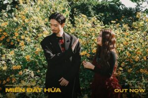 Hoang Thuy Linh Instagram - MIỀN ĐẤT HỨA [OUT NOW]

Cảm ơn anh Đen, em Thịnh Kainz, em Kata Trần, em Tùng Cedrus, em CUKAK, Violet, SDOG, Chris Gehringer và những anh em cộng sự khác đã cùng Linh hoàn thành “Miền đất hứa”.
 
Cảm ơn The Red Team, anh Đồng, chị Hương và các đồng đội đã rất hết mình với Music Video.
 
Cảm ơn anh Hoàng Ku, team Hiwon - Jimin, các anh em trong F.E.D và FRIENDS. Các em Gia Linh, Song Linh, Kiều Linh, Nguyễn Tiến Thành, Nhi Đào , Quỳnh Thi, Hoàng, Mạnh Duy, Dương Thanh Tú, Phương Thanh, Đỗ Trí Dũng, Lê Minh Anh, Tiến Thắng, Thu Phương, Đinh Ngọc Điệp, Hiền Dương, Lương Kiên Cường, Ngô Quang Hiệp, Bạch Dương, Chu Lê Vi Anh, Đức Hiếu, Vũ Khắc Luân, Đào Cao Duy Kỳ, Mạnh Quân, Minh Hoàng, Hoàng Huỳnh Nhật Linh, Nguyễn Anh Phi, Nguyễn Mỹ Anh, Nguyễn Thu Hà, Phương Thảo, Soleck Nguyễn, chúng ta lúc nào cũng hiểu ý nhau một cách tuyệt vời.
 
Cảm ơn những người em của The Leader Entertainment. Cảm ơn bố mẹ, gia đình, thầy cô, các anh chị đồng nghiệp và tiền bối luôn chia sẻ, tin tưởng và dành cho Linh tình yêu vô biên.
 
Với lòng biết ơn, sự cầu tiến cũng như mong muốn được học hỏi, được tận hiến cho âm nhạc và nghệ thuật, Linh hy vọng những tác phẩm của mình sẽ còn tiếp tục đi sâu vào đời sống tinh thần của quý vị khán giả, những người mà Hoàng Thuỳ Linh tuyệt đối trân trọng.
 
Lời cuối cùng, xin được cảm ơn thật chân thành đến các anh chị nhà báo, The Phoenix, những quý vị khán giả đã cho phép âm nhạc của chúng em được len lỏi vào đời sống, từ những khán giả trường thành, các cô, các bác các chú, các anh, các chị, đặc biệt là những bạn học sinh-sinh viên và cả những em thiếu nhi.
 
Xin được cúi đầu biết ơn và chúc mọi người bình an, hạnh phúc từng giây phút, tràn đầy năng lượng và niềm vui mỗi ngày. Mong cho ai cũng có miền đất hứa của riêng mình.
 
Trân trọng. 🙏💚🍀