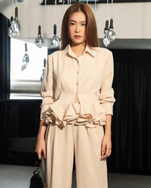 Hoang Thuy Linh Instagram - YẾN

💄Team Hiwon- Jimin
📸Xâu Béo
👗Hoàng Ku 

#khongngaicuoichicanmotlido #VFC #VTV3