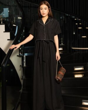 Hoang Thuy Linh Instagram - YẾN

💄Team Hiwon- Jimin
📸Xâu Béo
👗Hoàng Ku 

#khongngaicuoichicanmotlido #VFC #VTV3